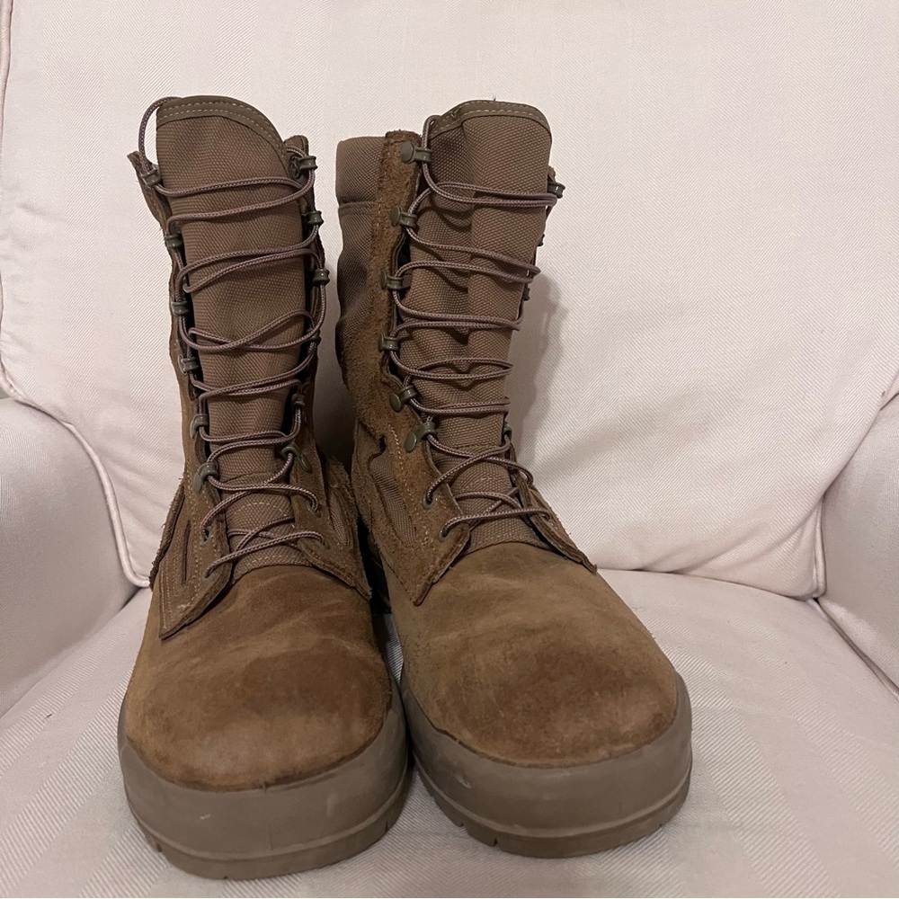 Tan Military Combat Boots standard issue mens with Gore-tex  inner. Lightly worn